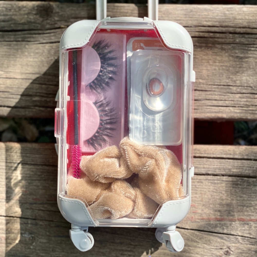 New!! Make up case w/accessories - Picture 4 of 16